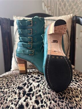CAT Boutique Collection Teal Leather Buckle Ankle Boots - Women's Sz 6